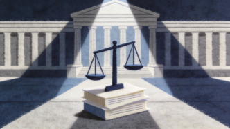 湖北两民警为嫌疑人出具假立功证明，法院判两人犯徇私枉法罪