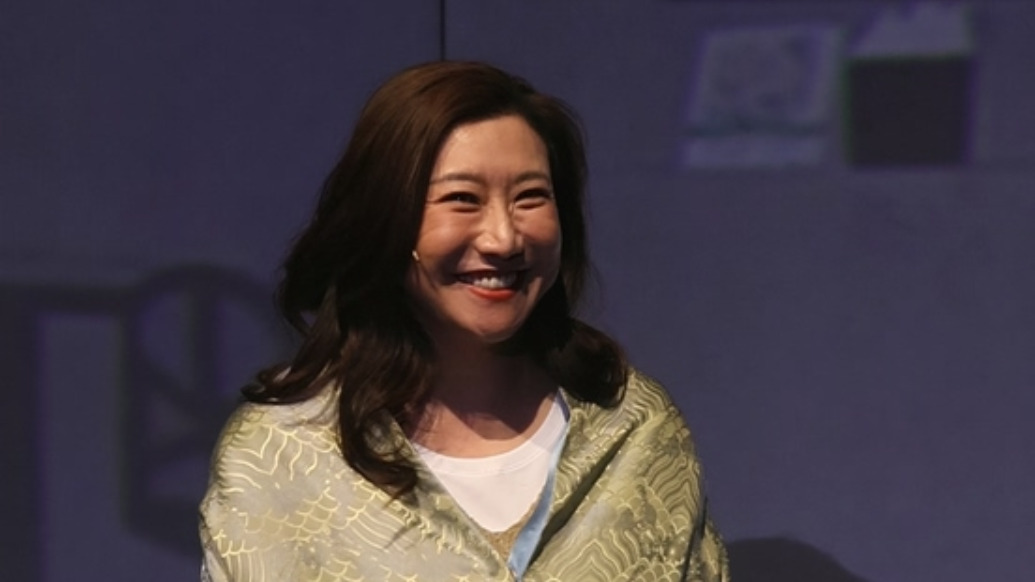 “黄河路老板娘”范湉湉挑战独角话剧:五十岁女性值得被看到,应该被看到