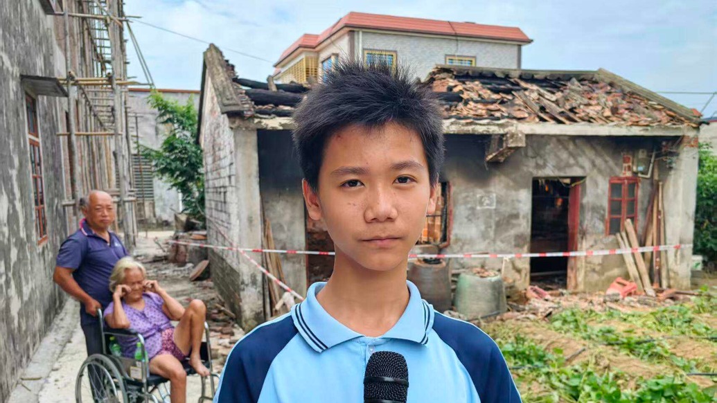 广东湛江13岁80斤少年冲进火场抱出100斤老人：本身是抱不动的，但绝境中爆发力量