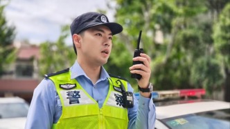 暖心视频走红网络，基层民警如何接住小孩、老人和群众的信任