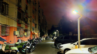 小区路灯太亮影响一楼住户睡眠？居委物业称将采取“减亮”措施