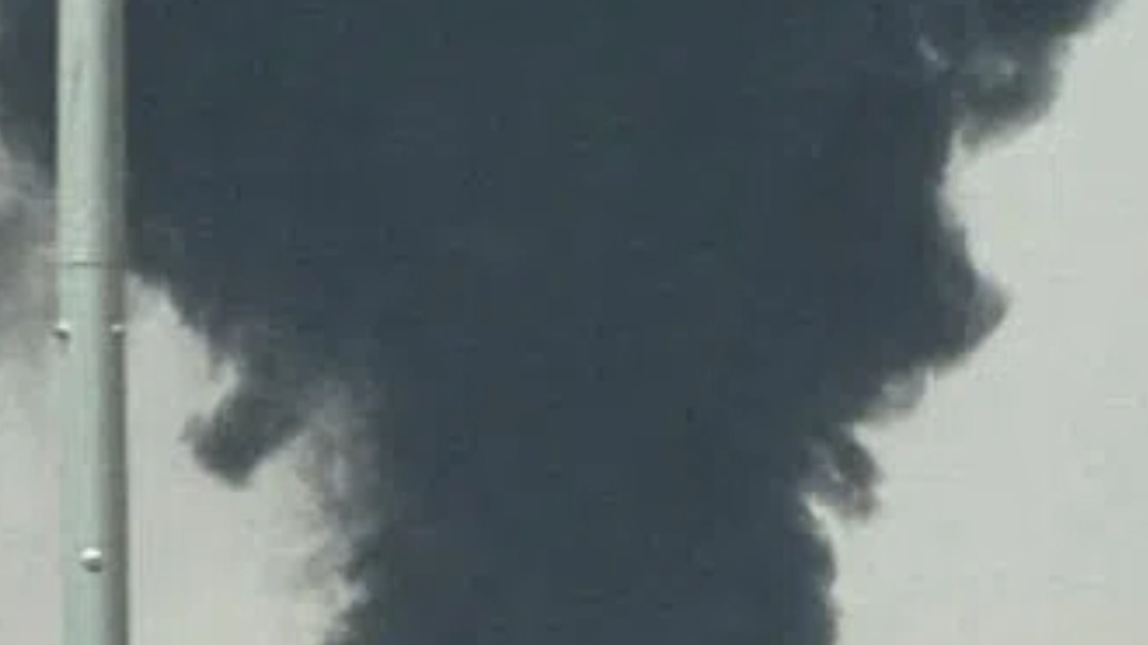 沙特首都拉响防空警报,机场附近起火升黑烟,多方回应胡塞武装袭击