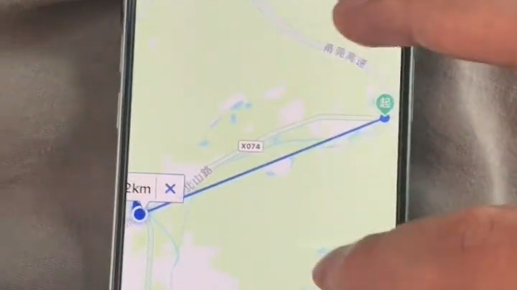 “自发标记沉陷井盖”网友称潮州5公里路面500个井盖,当地住建局回应