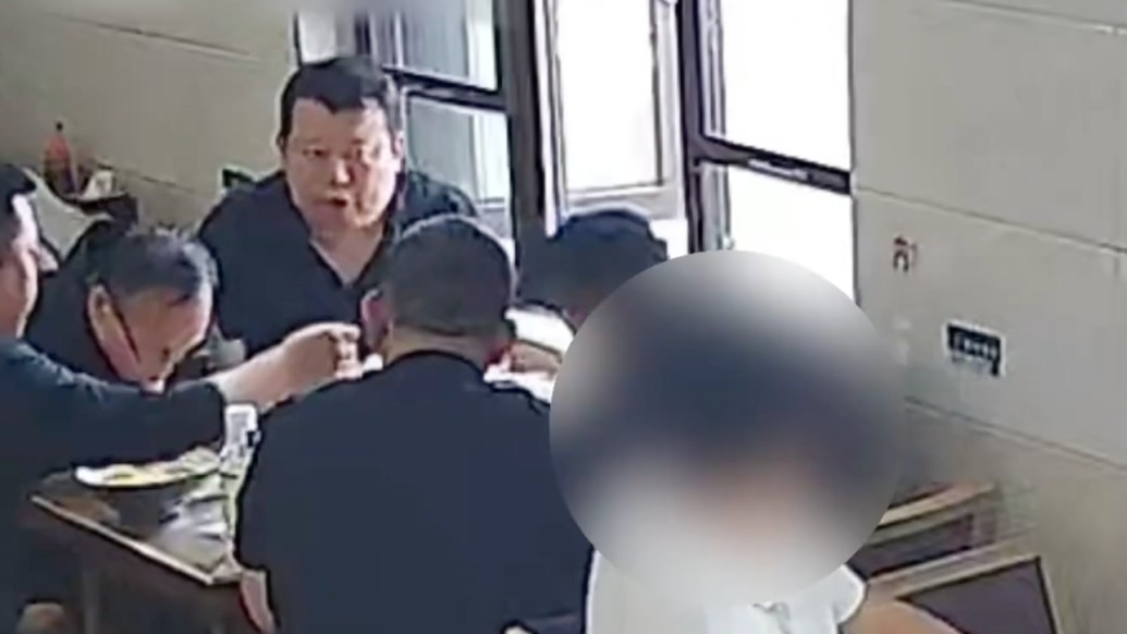 民警准备吃完饭去执行任务,结果认出嫌疑人就在隔壁桌
