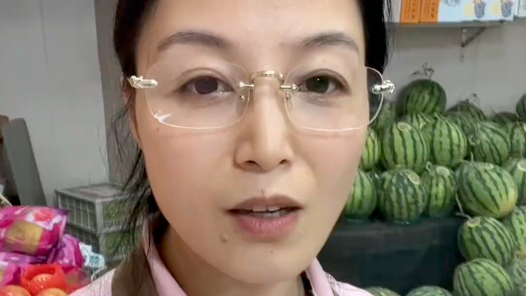 暖侬心|上海人“小气排外”?对话记录真实邻里故事的小店主:这里的善意,有边界、更有温度