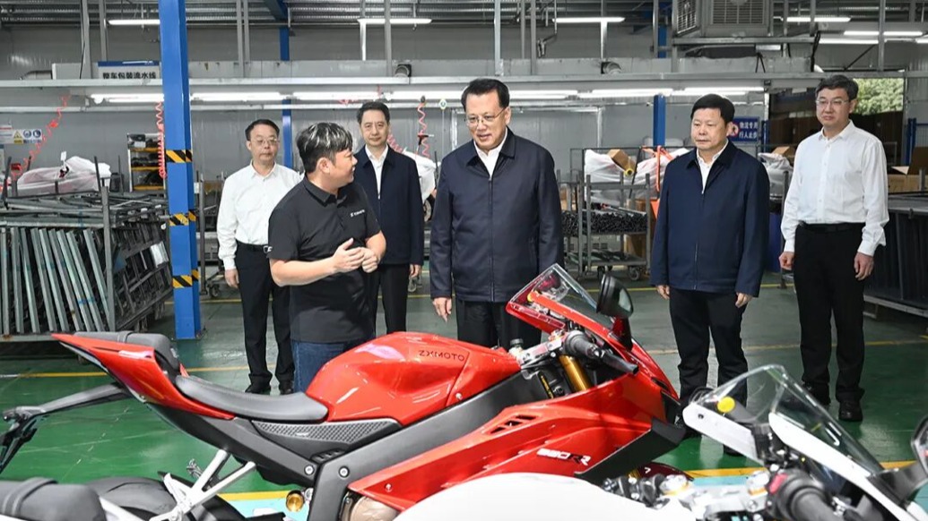 重庆市委书记袁家军、市长陈新武赴张雪机车调研