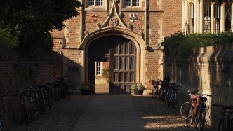 剑桥大学里的“阿甘正传”：杰森·阿戴的悲剧是如何酿成的