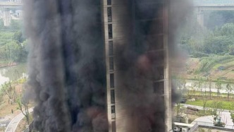 杭州一小区楼栋浓烟滚滚，消防：电动自行车停放点着火，无人员伤亡