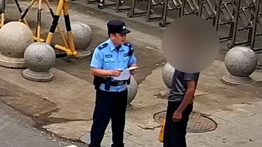 护学岗辅警一眼认出盗窃嫌疑人,巧妙周旋拖住目标,支援到场完成抓捕