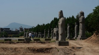 宋陵访古：一场凝望彼岸、与史相照的行旅