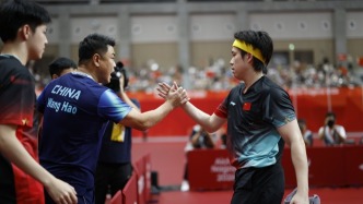 王皓回应丢冠：男乒正处于新老交替，要给年轻队员试错空间