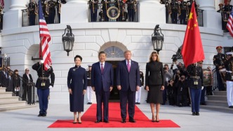 习近平和夫人彭丽媛抵达白宫，中美两国元首夫妇合影