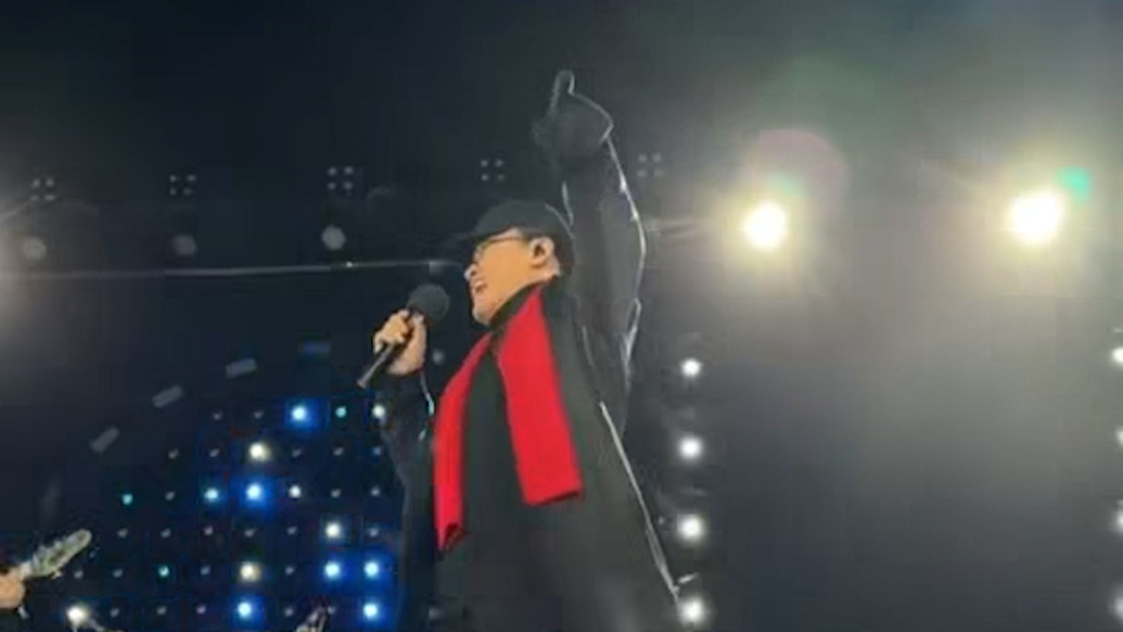 刘欢在跨年舞台上完成最后一次公开演出,“祝大家2026平安健康”