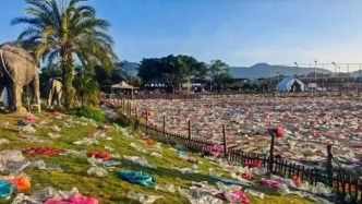 中秋祈福后云南大盈江畔垃圾遍地，当地已组织清理并全域禁放禁售“孔明灯”