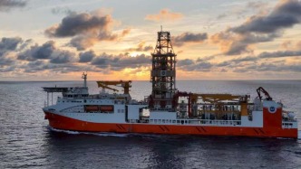 “梦想”号南海试钻成功，钻获深海洋盆玄武岩样品