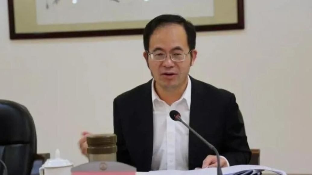 云浮市委原书记卢荣春,主动投案