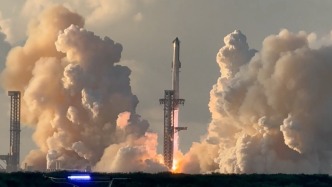 里程碑时刻！发动机故障也难挡，SpaceX“星舰”第14飞终入轨