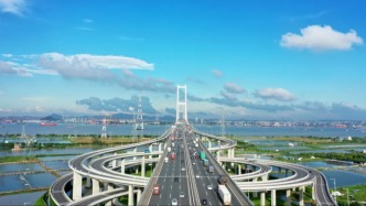 国庆节假期广东高速预计日均车流量千万，将实施“三潮汐一管控”