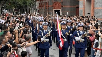 兴业路上，今早人山人海！