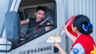 国庆旅途暖意浓：高速收费站联合医院开展免费义诊守护“方向盘上的健康”