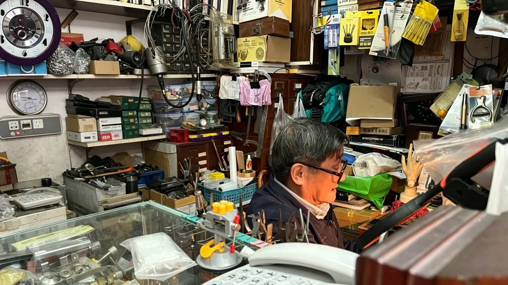 一家突然歇业的钟表店，藏着多少人的一辈子