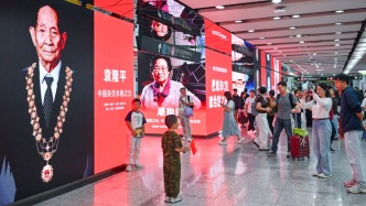 魔都眼丨国庆打卡：地铁世纪大道站，他们来追顶流