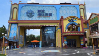 澎湃回声｜宁波鲸途海洋乐园：停止“挑逗”鳄鱼行为，改为其他互动形式