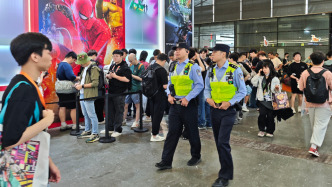 国庆假期申城多项展会活动迎客流高峰，警方精细疏导保秩序