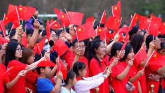 这两天,朋友圈都是“中国红”