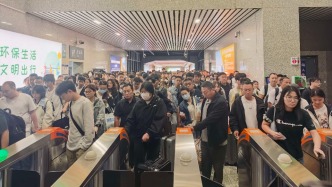 国庆假期第四天出行客流依旧维持高位，长三角铁路预计发送384万人次