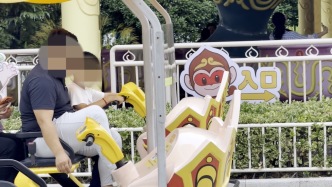 低龄儿童被纵容驾驶电动游览车，亲子乐园安全须知何以落实