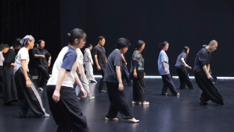 舞蹈家陶冶在上海西岸美术馆教授“身体书法”
