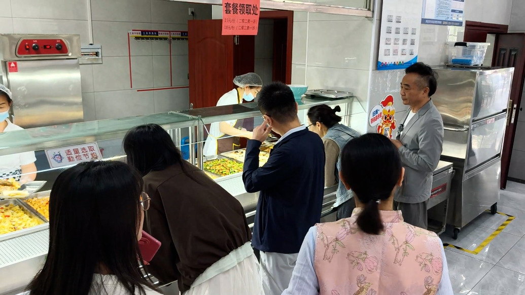15元两荤两素,湖北赤壁政府机关食堂国庆对外“迎客”,还免费开放停车场