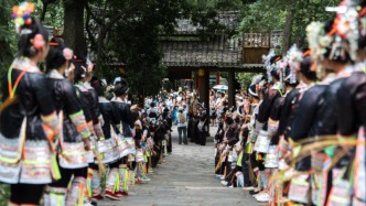 贵州从江岜沙苗寨：多彩民俗庆国庆，沉浸式体验激活乡村文旅活力