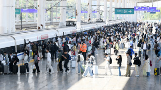 国庆假期七天，铁路发送旅客超1.52亿人次