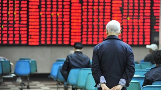 A股三大股指午后集体翻红转涨，沪指早盘一度跌超1%