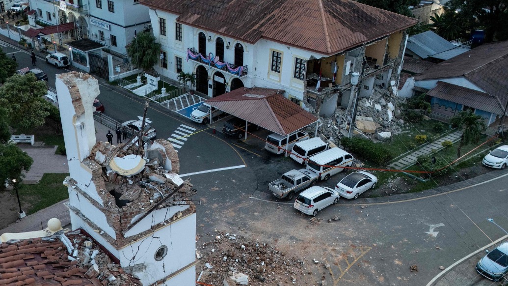 现场|巴拿马发生7.6级强震,多地建筑受损、民众惊慌逃离