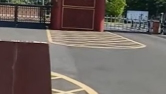 女生校园内骑车被电动车撞倒离世，家属代理律师：复议后增加了两辆违停车辆的责任