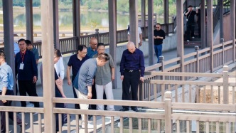 “诗收获”诗歌节组织诗人采风潜江，倡导亲近大地，重拾体验