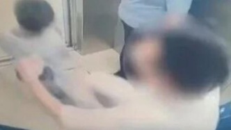 媒体：自闭症男童电梯内被一脚踹飞，“息事宁人”不是出路