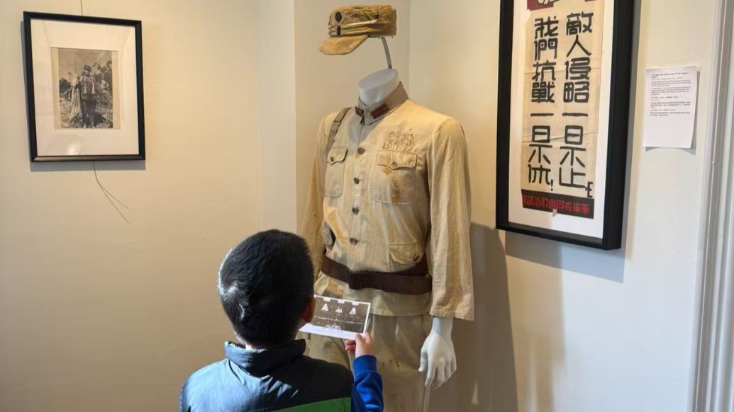 “世界不应该忘却东京审判” ,南京籍华人花4万美元拍下检察官萨顿手稿后,在加拿大自办展览