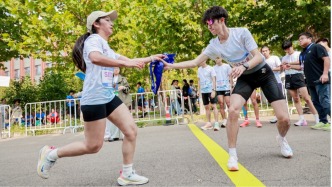 为何校园路跑赛事越来越火，答案就藏在这场首都高校接力赛里