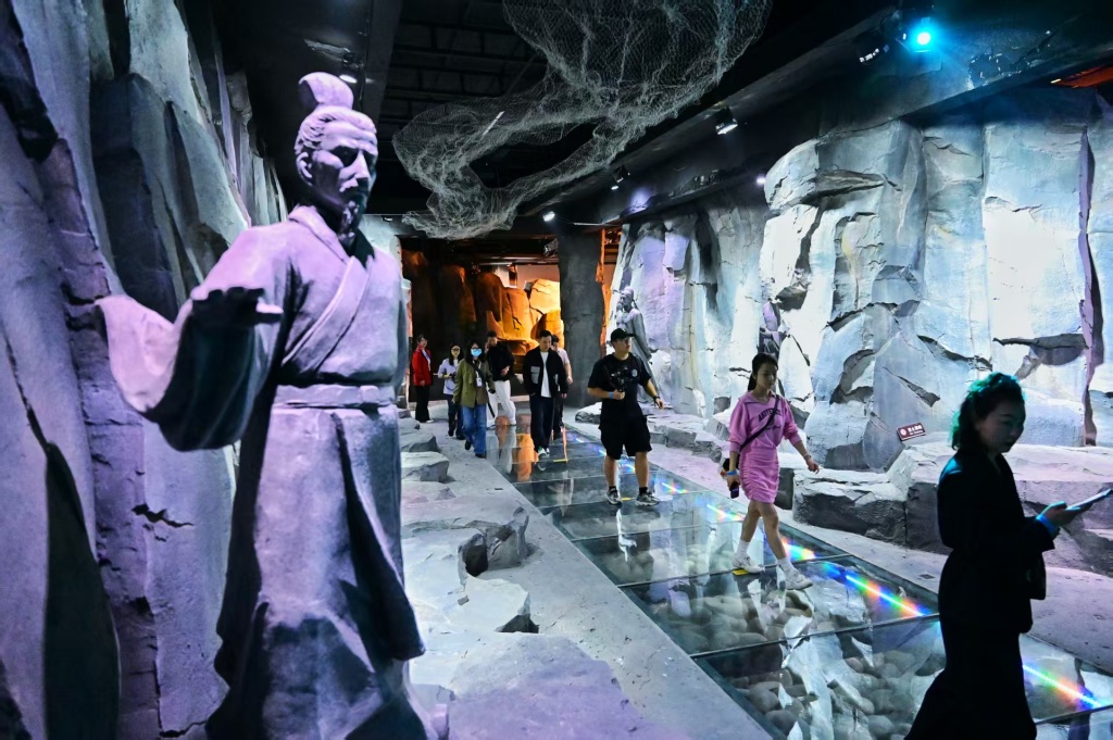 沉浸式感受都江堰千年智慧,全国首个治水主题人文体验馆《天工开堰》首演