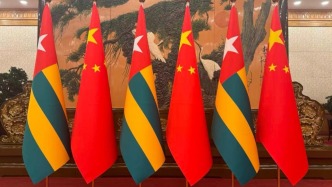 习近平会见多哥部长会议主席福雷