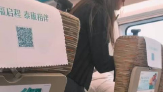 马上评｜高铁上免提通话扰邻，只能靠劝来解决吗