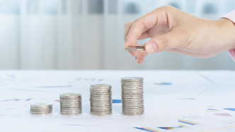 前三季度社融增量为27.46万亿元，债券、股票融资占比持续上升