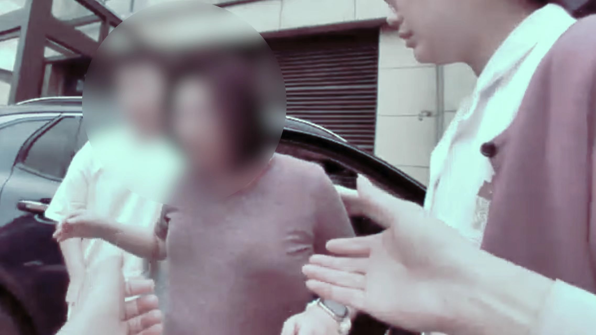暖侬心丨在上海早高峰开辟出生命通道,警民护送临产孕妇平安就医
