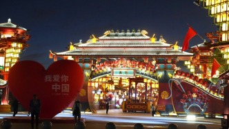 煤城变美城｜塞外小城崛起不夜城，灯光美食表演都让博主点赞