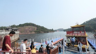 弋阳龟峰交出文旅新答卷：丹山碧水引客来，多元业态焕生机