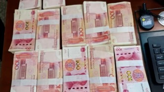 17万元被骗现金即将交付，民警紧急拦截，当场抓获涉诈“车手”